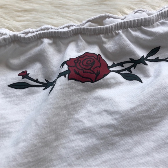 Off the shoulder rose top 🌹 - Picture 2 of 2